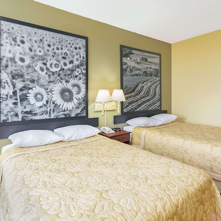 Super 8 By Wyndham Osage Exterior foto