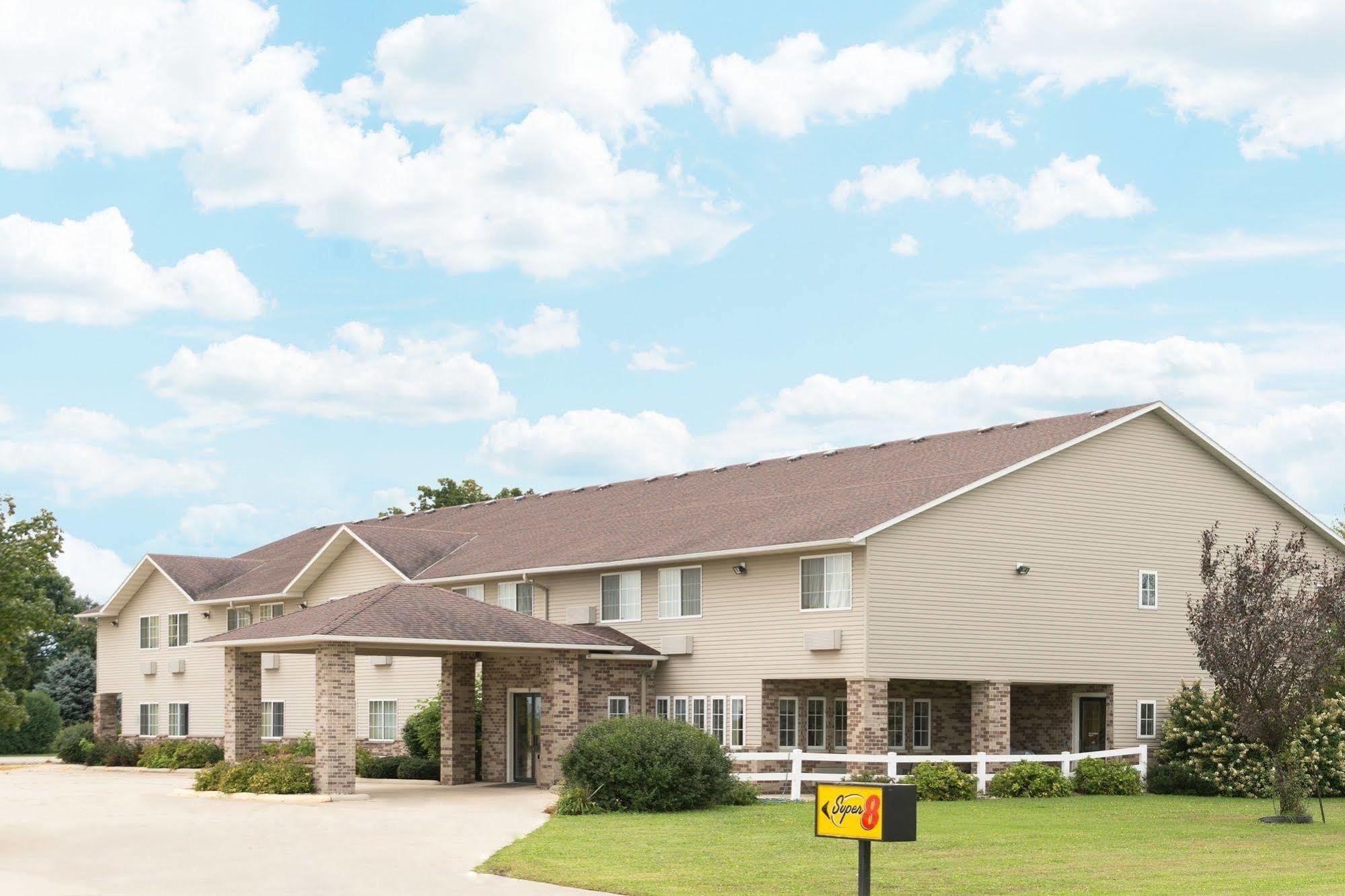 Super 8 By Wyndham Osage Exterior foto